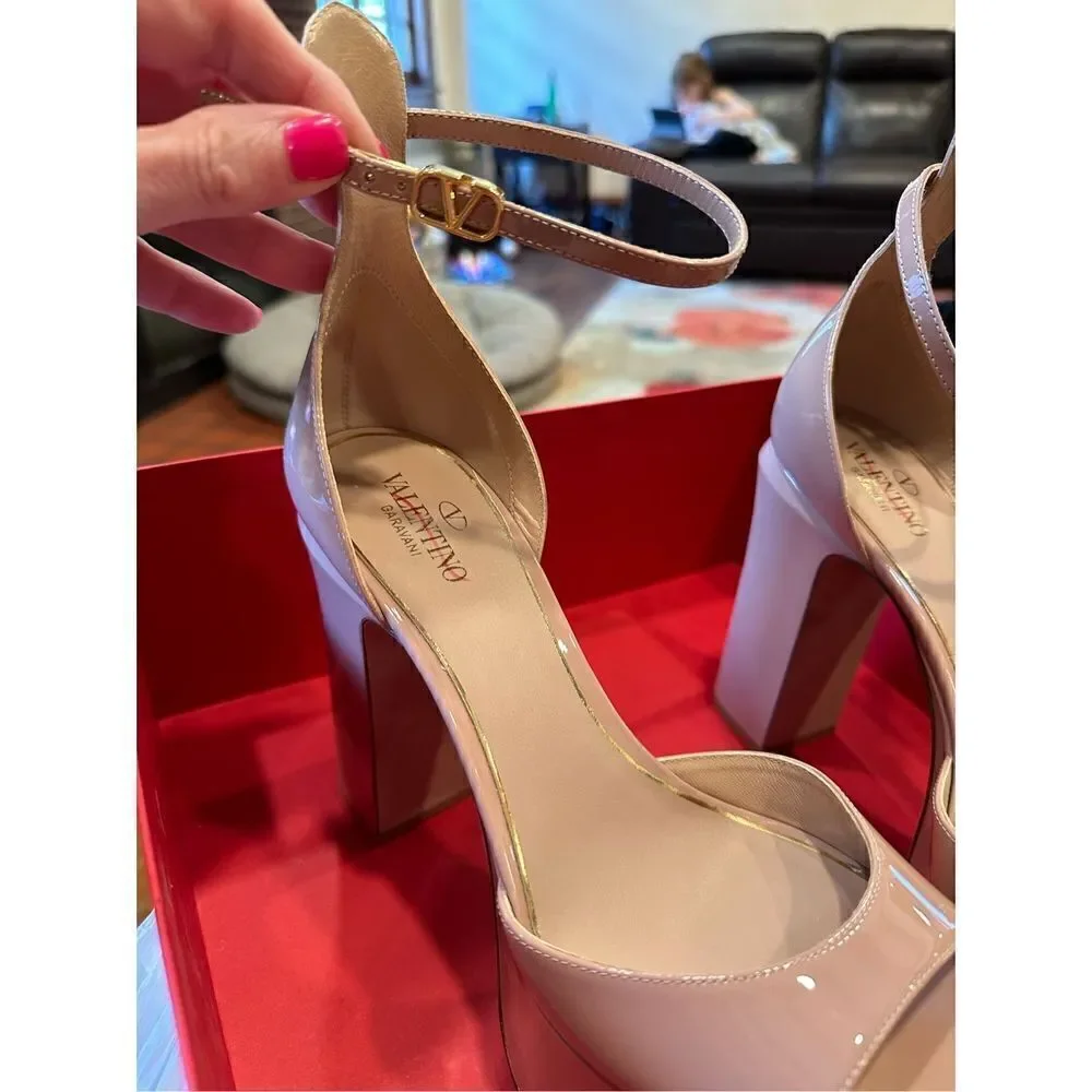 VALENTINO GARAVANI Tan-go Rose Cannelle Platform Patent Leather Sandal Size 10.5